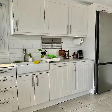 Apartment Dream House Piso Livadi